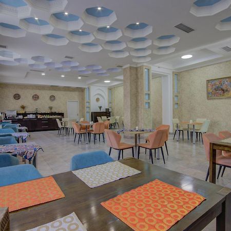 Shah Palace Hotel Bisjkek Eksteriør billede