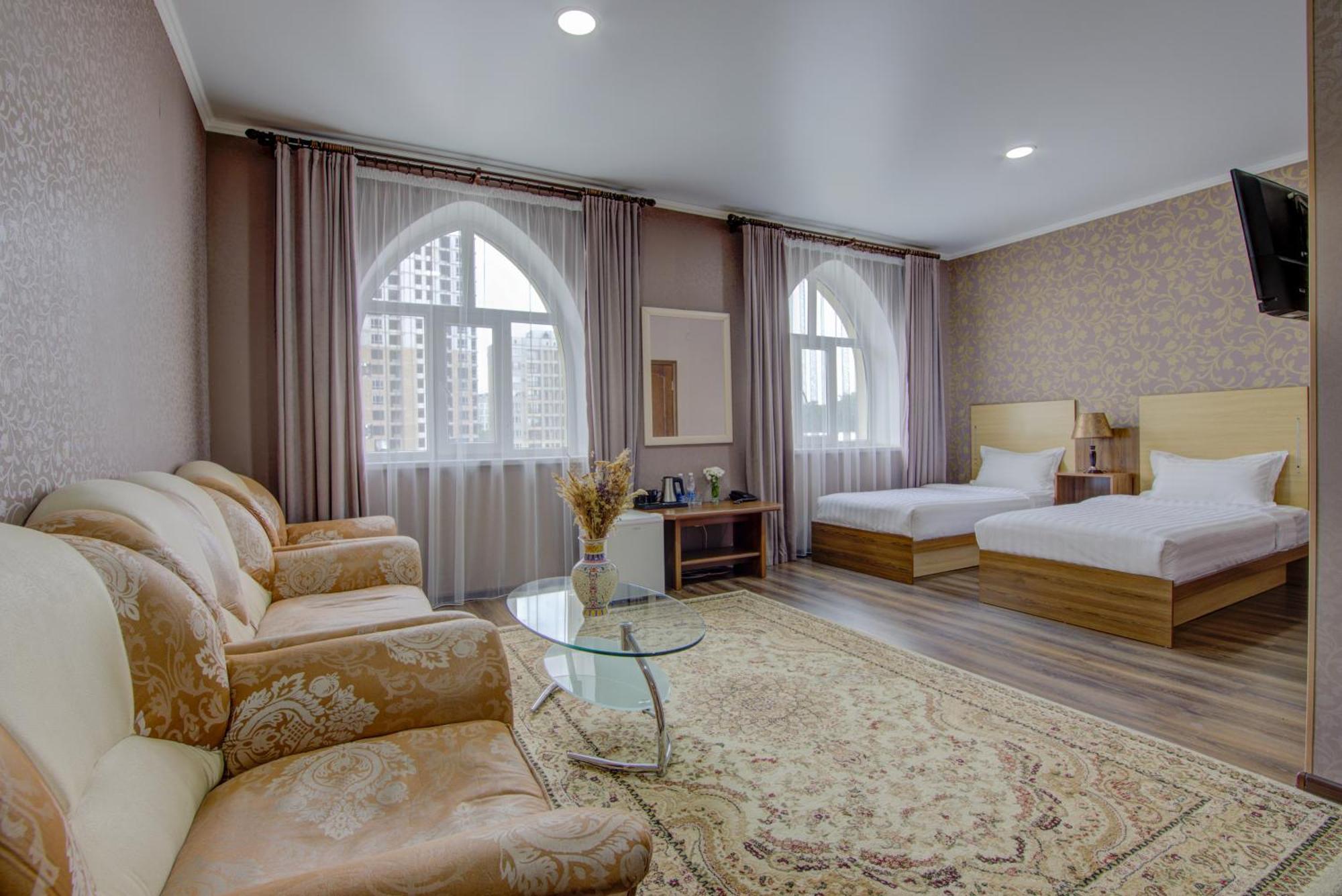 Shah Palace Hotel Bisjkek Eksteriør billede