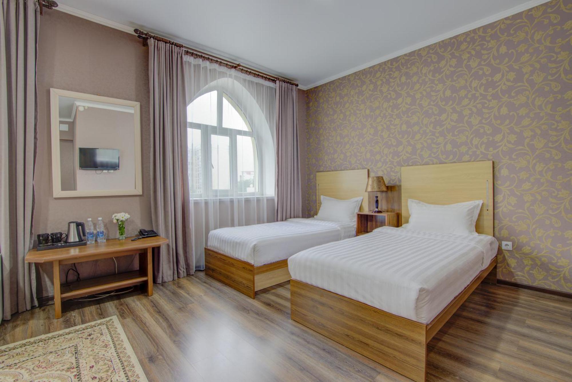 Shah Palace Hotel Bisjkek Eksteriør billede
