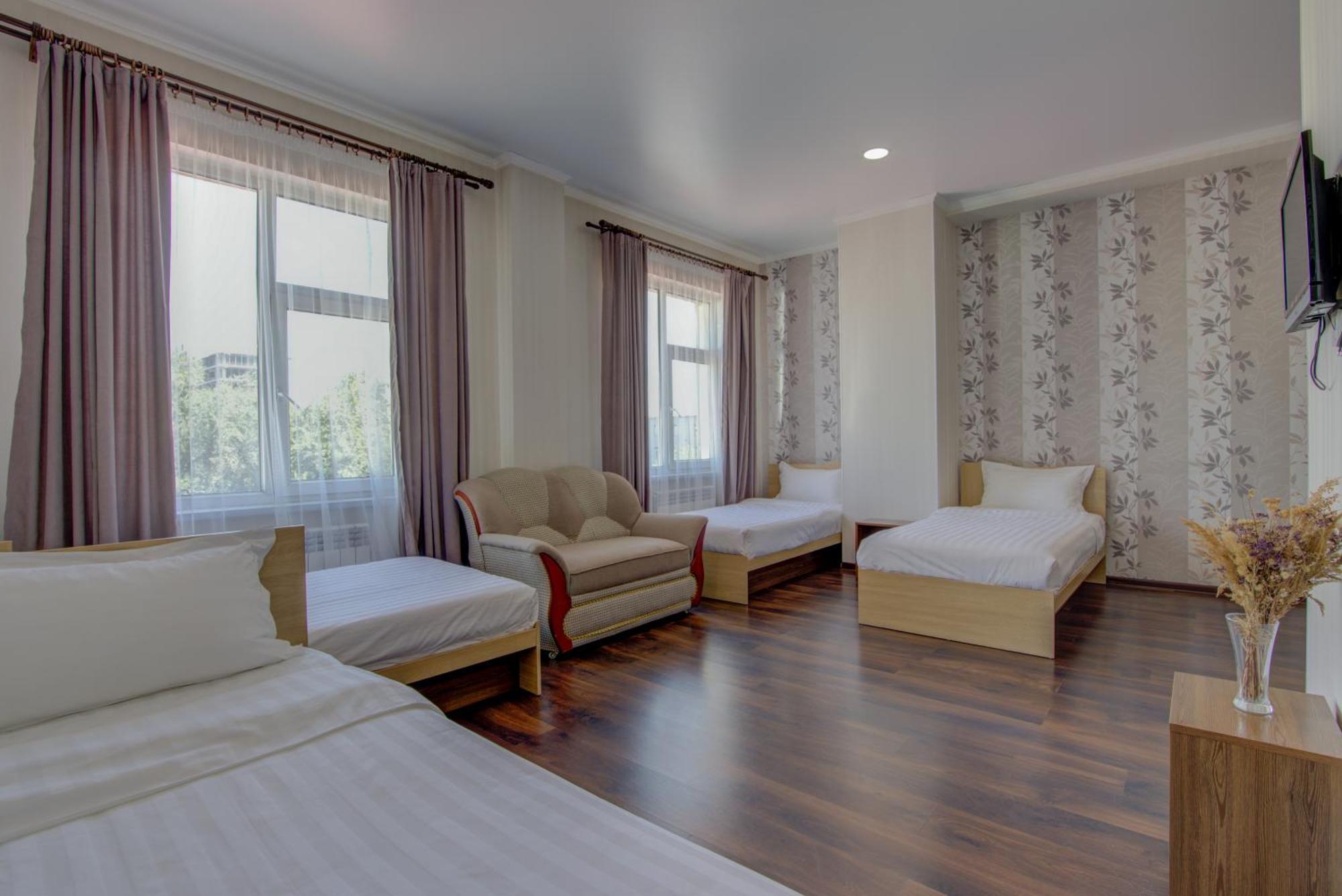 Shah Palace Hotel Bisjkek Eksteriør billede