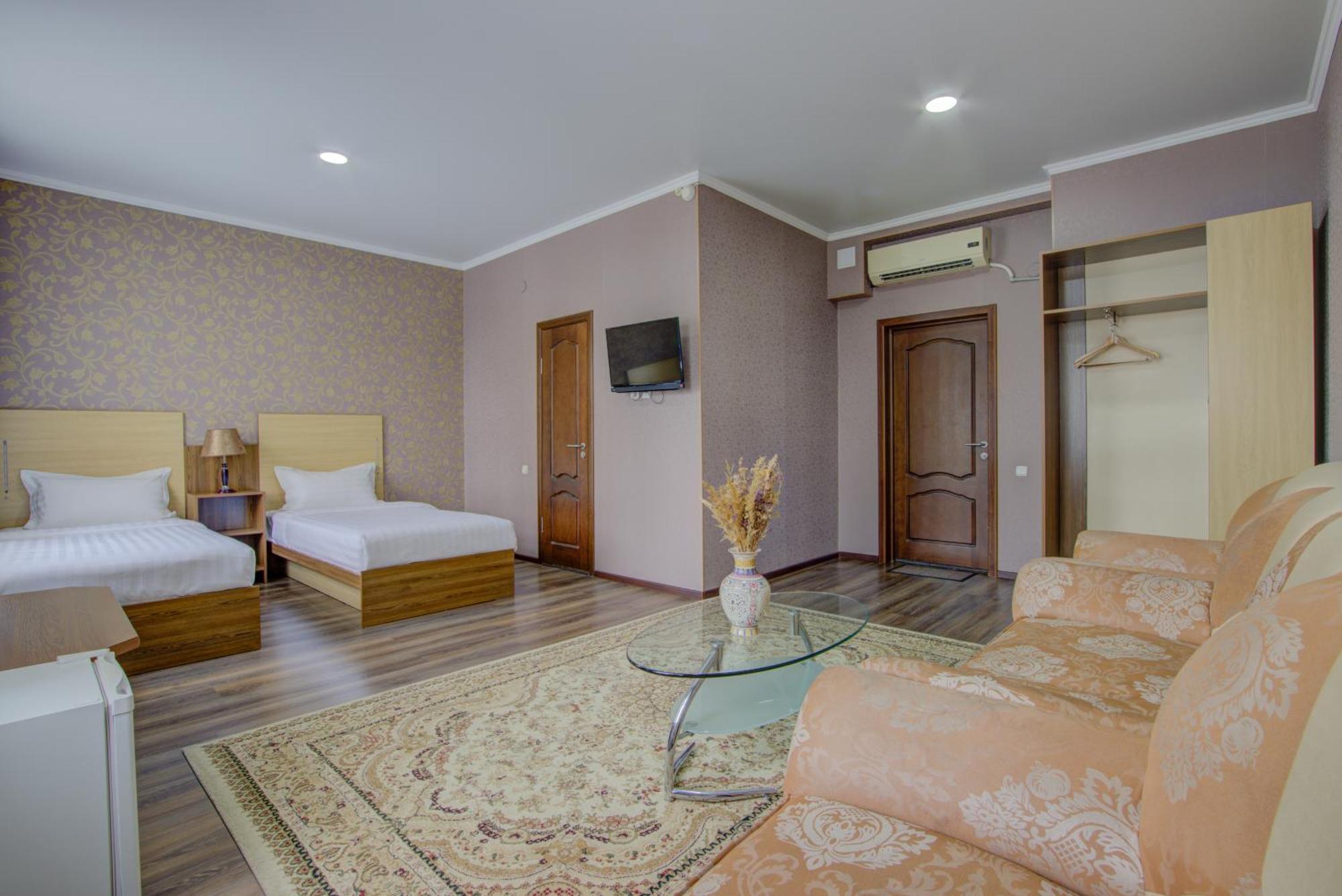 Shah Palace Hotel Bisjkek Eksteriør billede