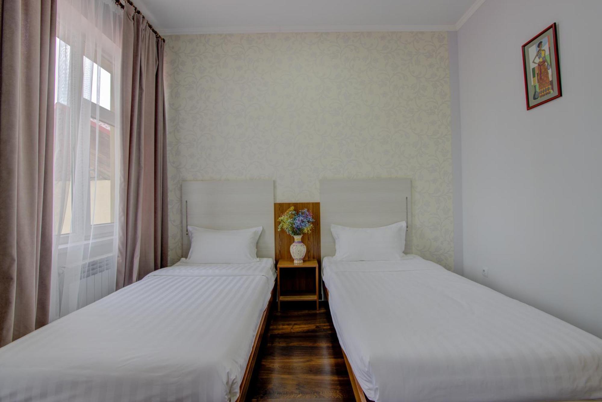 Shah Palace Hotel Bisjkek Eksteriør billede