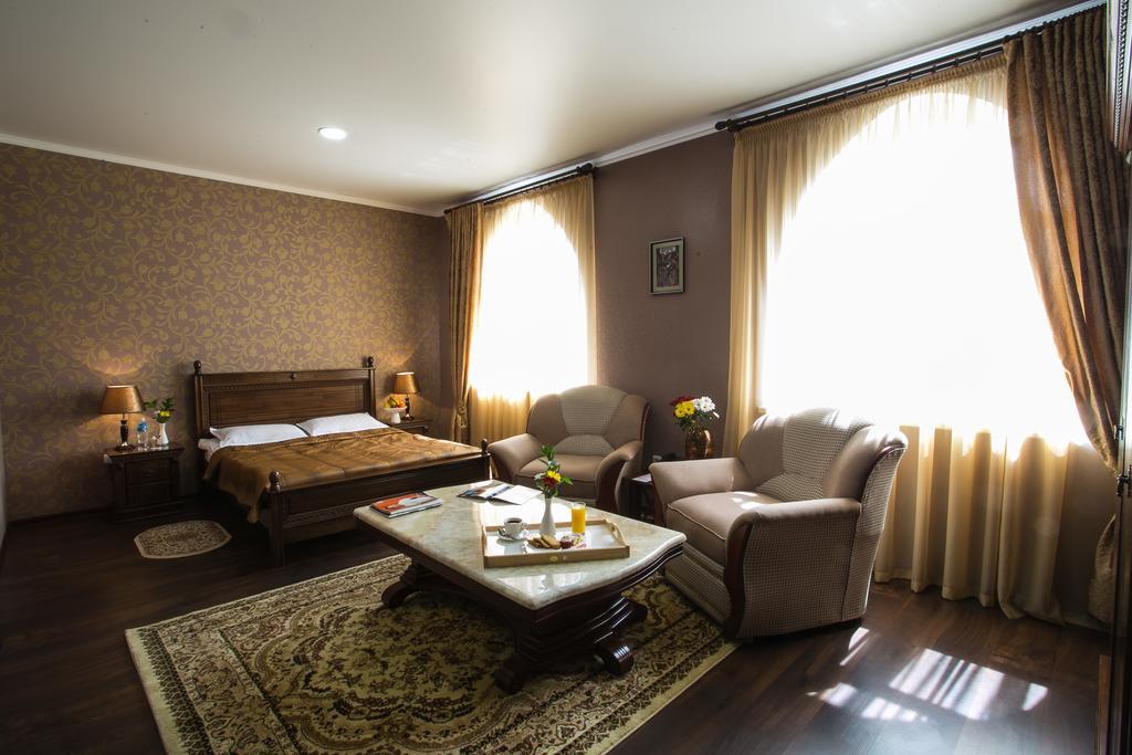 Shah Palace Hotel Bisjkek Værelse billede