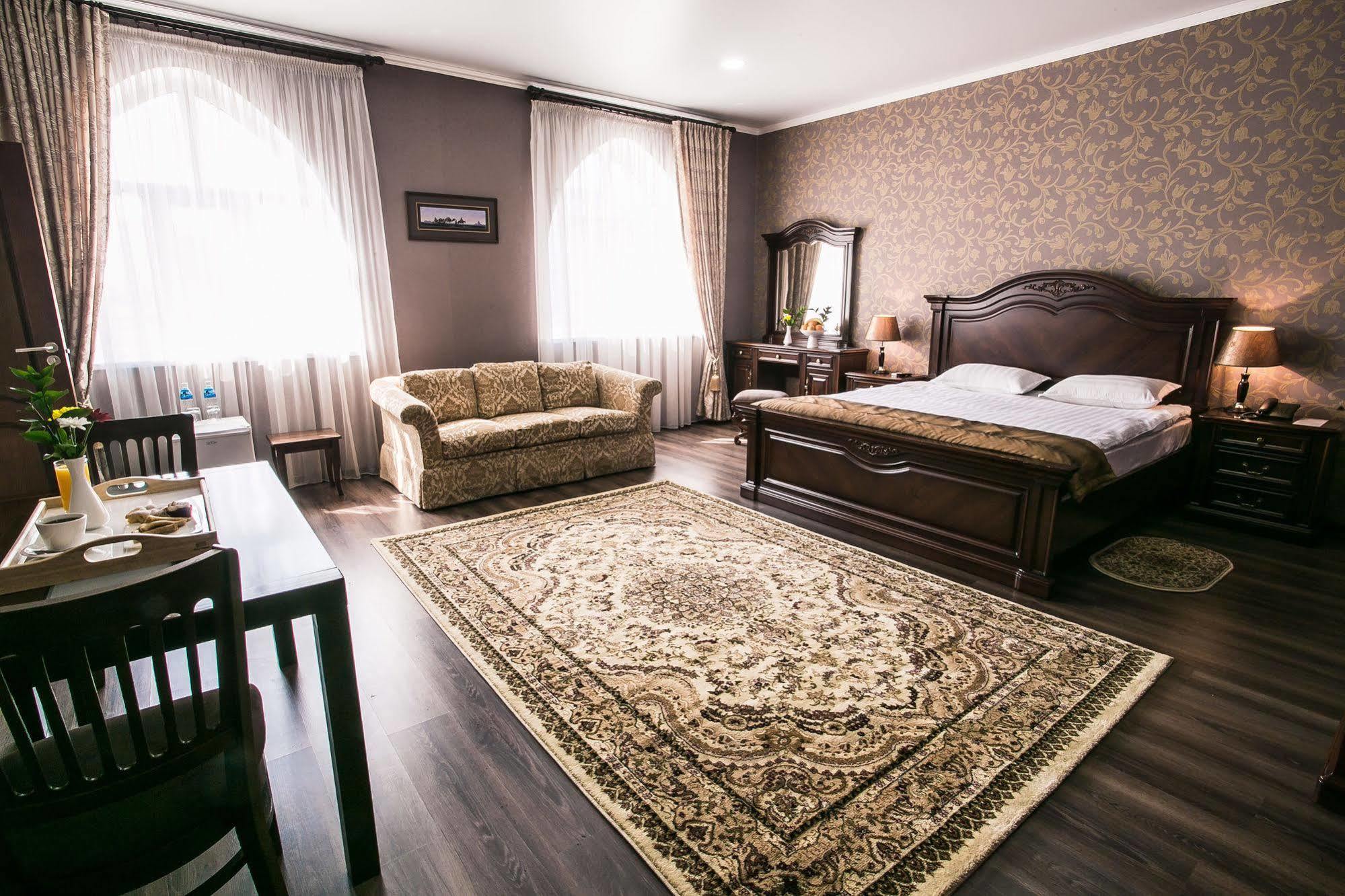 Shah Palace Hotel Bisjkek Eksteriør billede